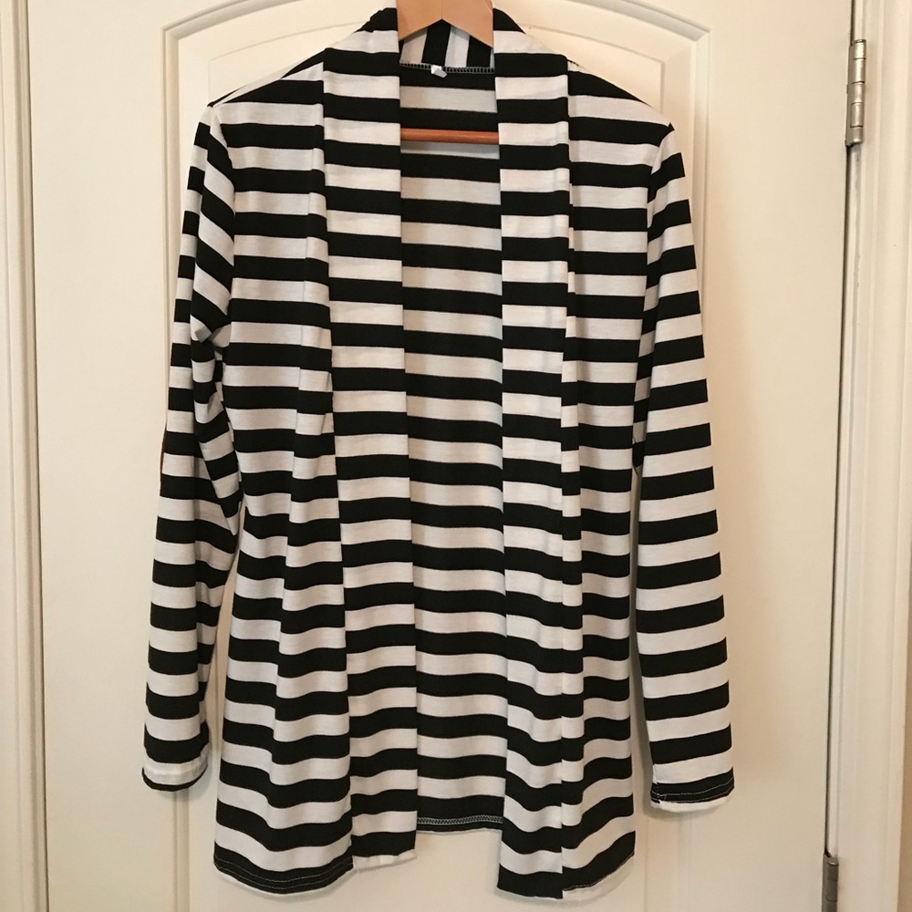 Light weight sweater w/ elbow patches